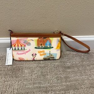 Dooney & Bourke Disney Parks Cream Retro Large Slim Wristlet NWT Disney World
